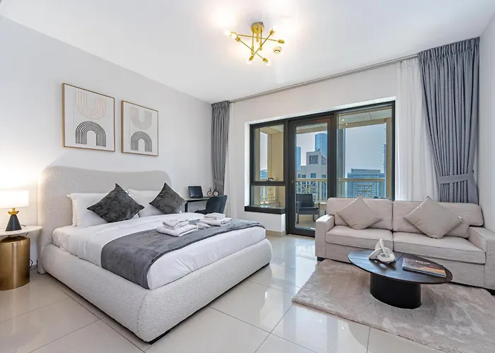 Elegant Studio I Balcony & Sofa Bed I Downtown