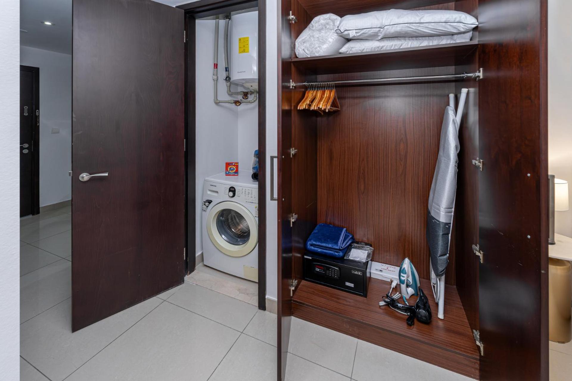 Apartment Elegant Studio I Balcony & Sofa Bed I Downtown Dubai