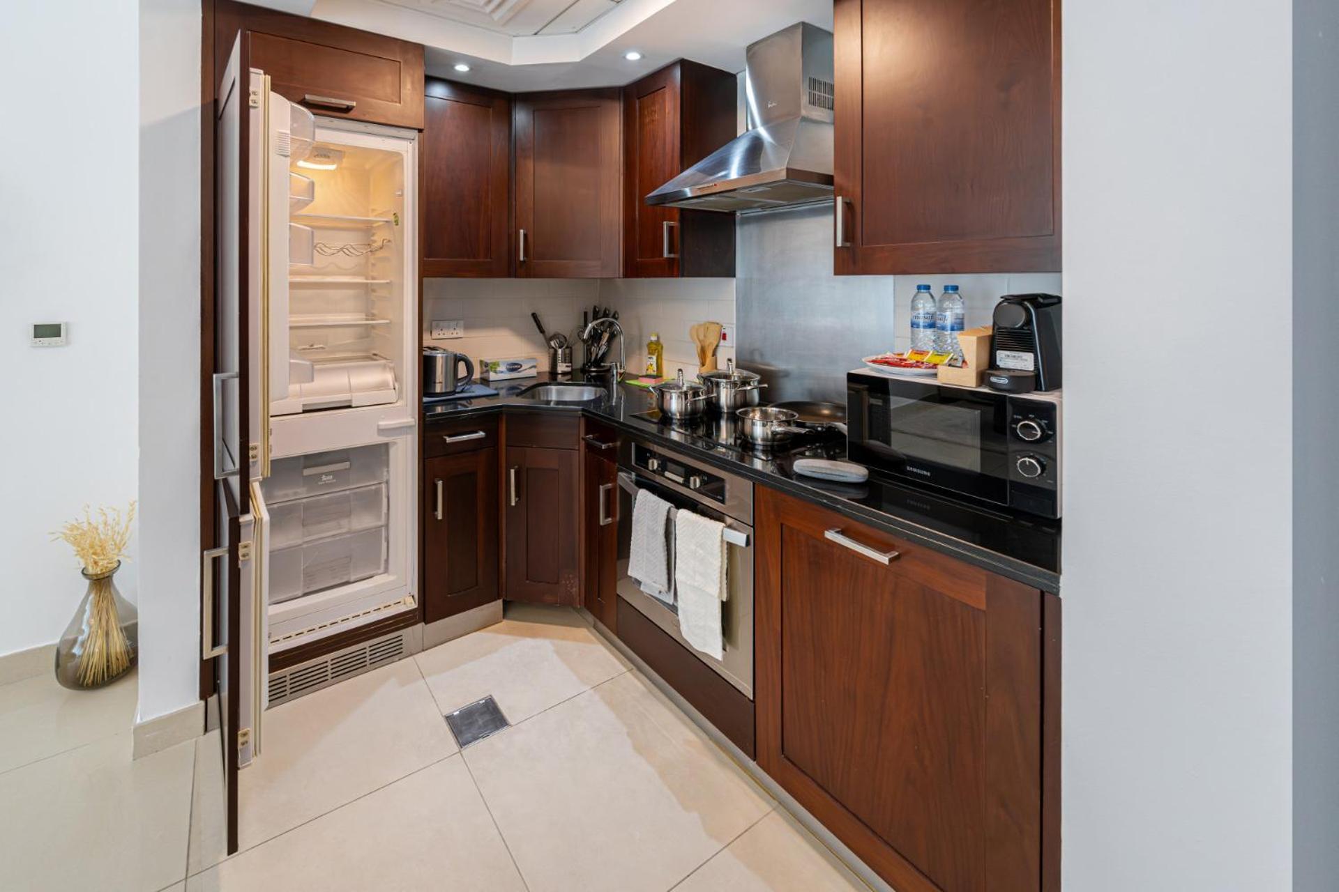 Elegant Studio I Balcony & Sofa Bed I Downtown * Dubai