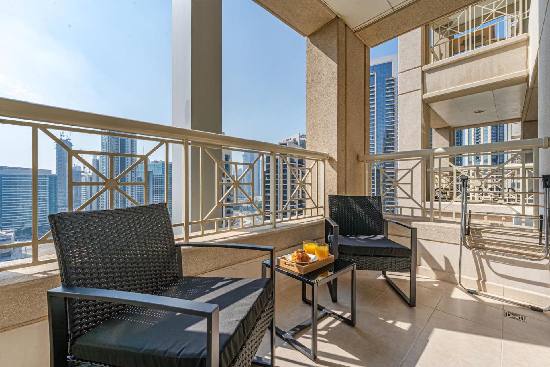 Elegant Studio I Balcony & Sofa Bed I Downtown Apartment