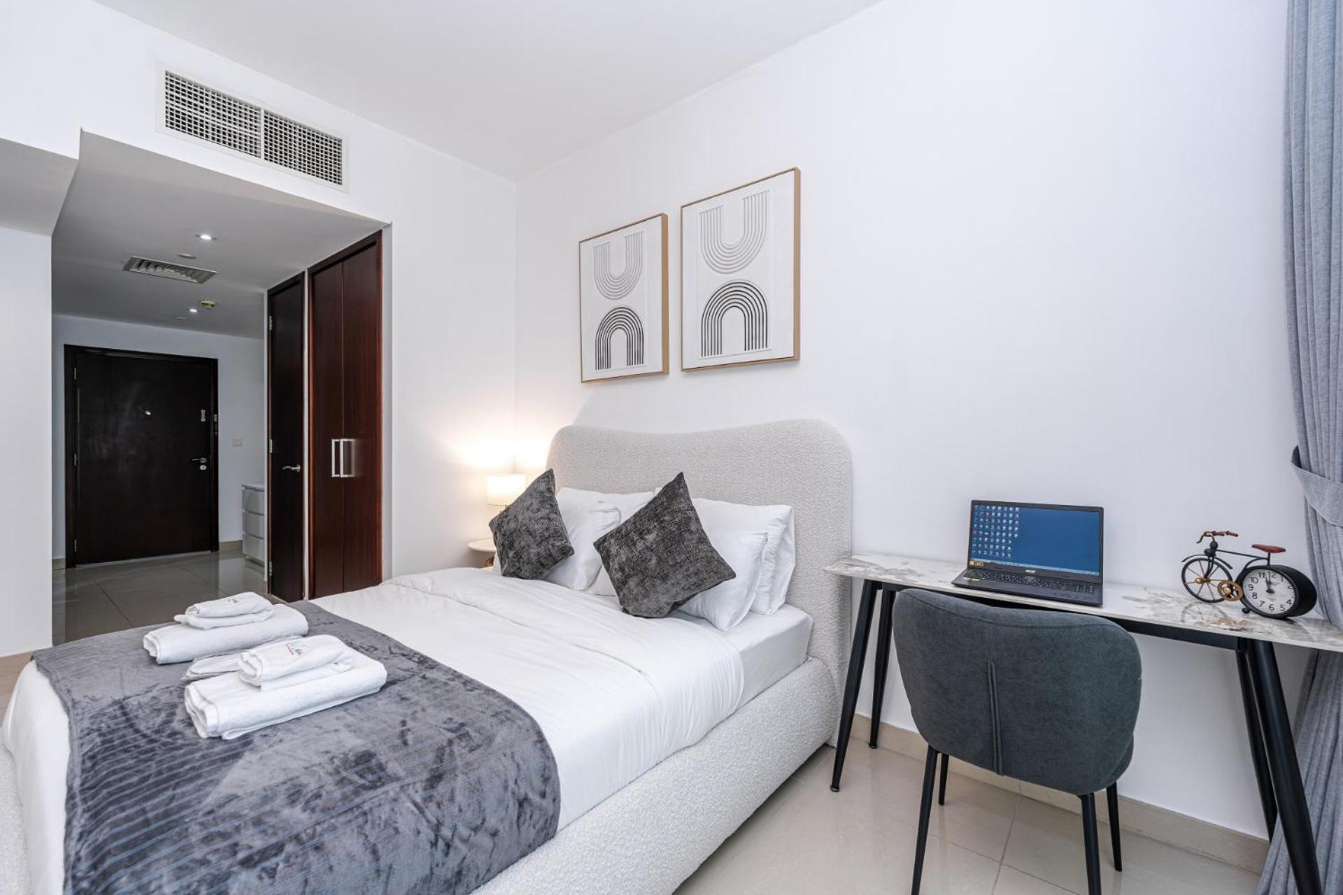 Apartment Elegant Studio I Balcony & Sofa Bed I Downtown Dubai