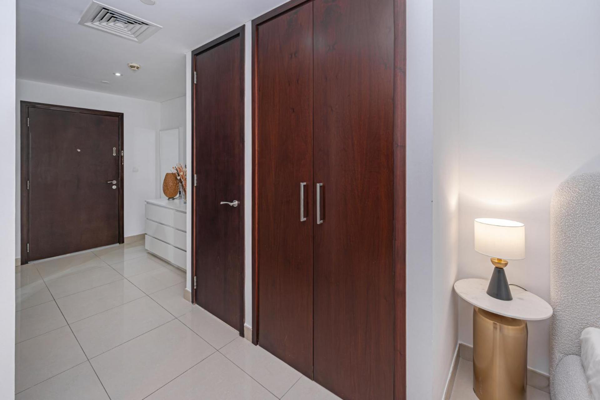 Elegant Studio I Balcony & Sofa Bed I Downtown Apartment